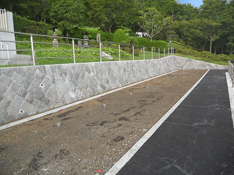 新区画ついおく墓所　階段右上