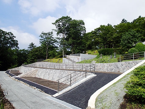 新区画ついおく墓所　階段左上