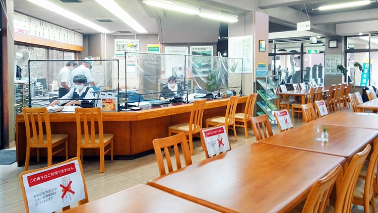 小平支店受付カウンター